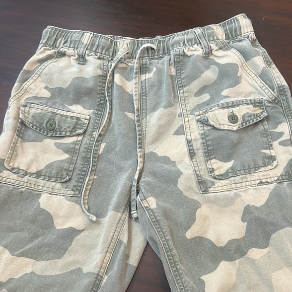 Aerie Double Pocket Utility Jogger Women Camo Size S - Picture 4 of 16